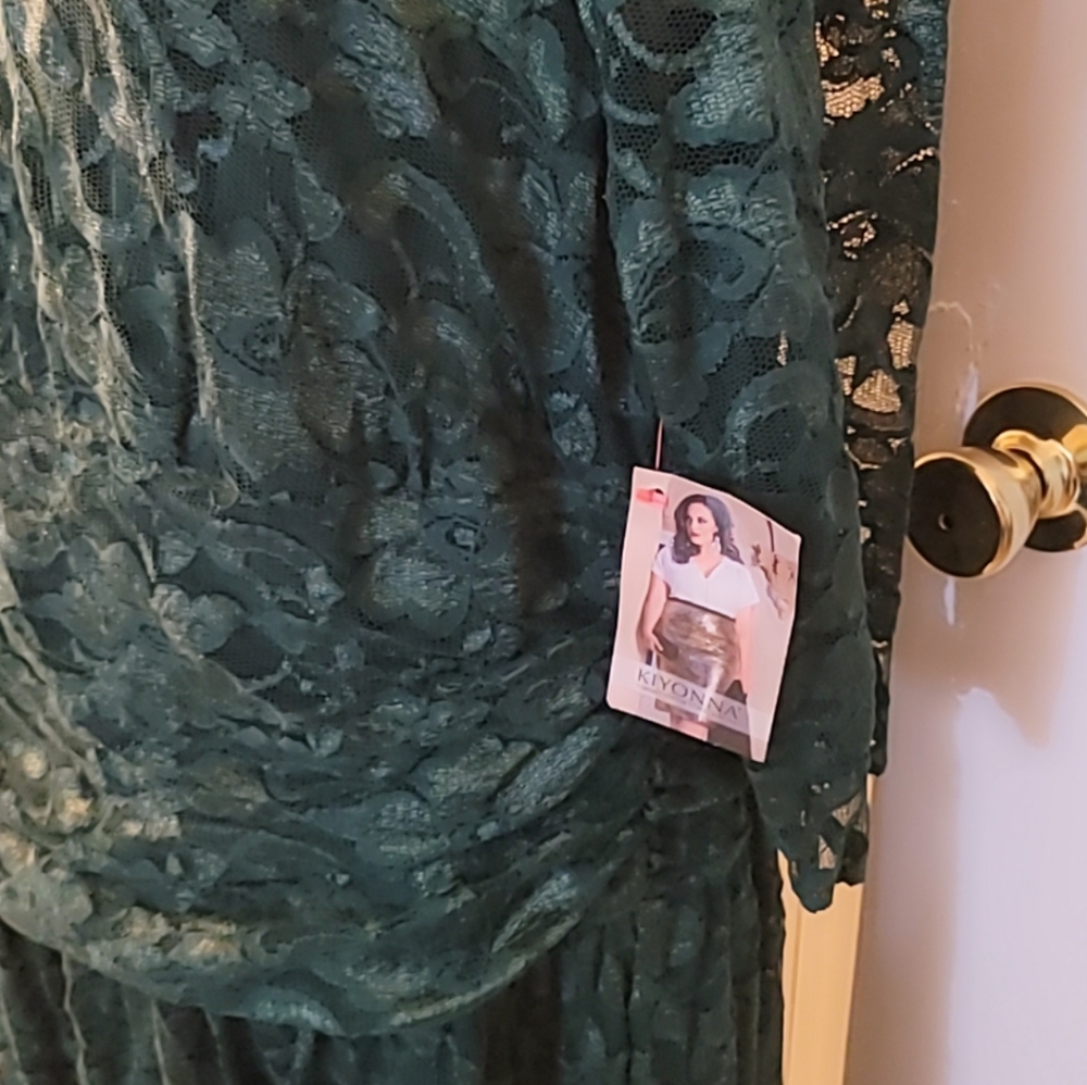 Beautiful green dress by Kionna - Picture 3 of 7